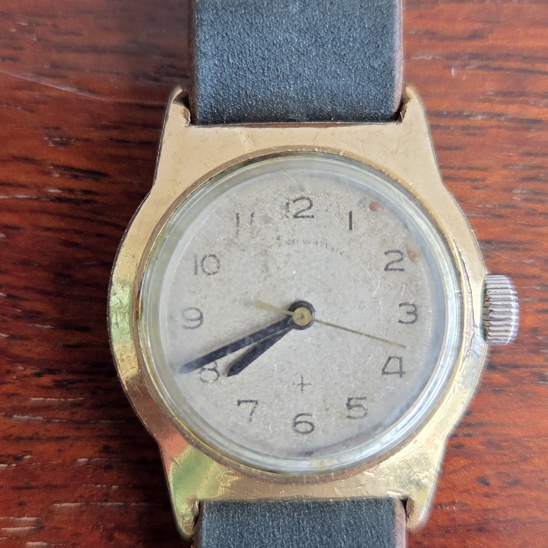 The dial from a slightly different angle, showing the gilt bezel.